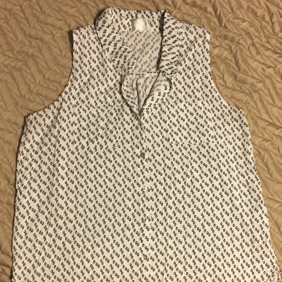 Heroes and Dreamers Sleeveless Button-Down Top - Picture 5 of 8